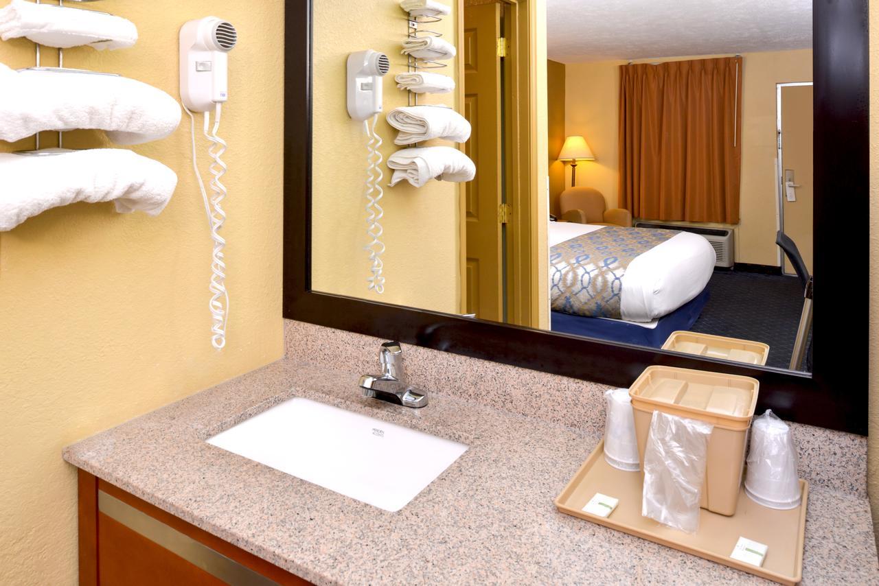 Americas Best Value Inn - Monroeville Bagian luar foto